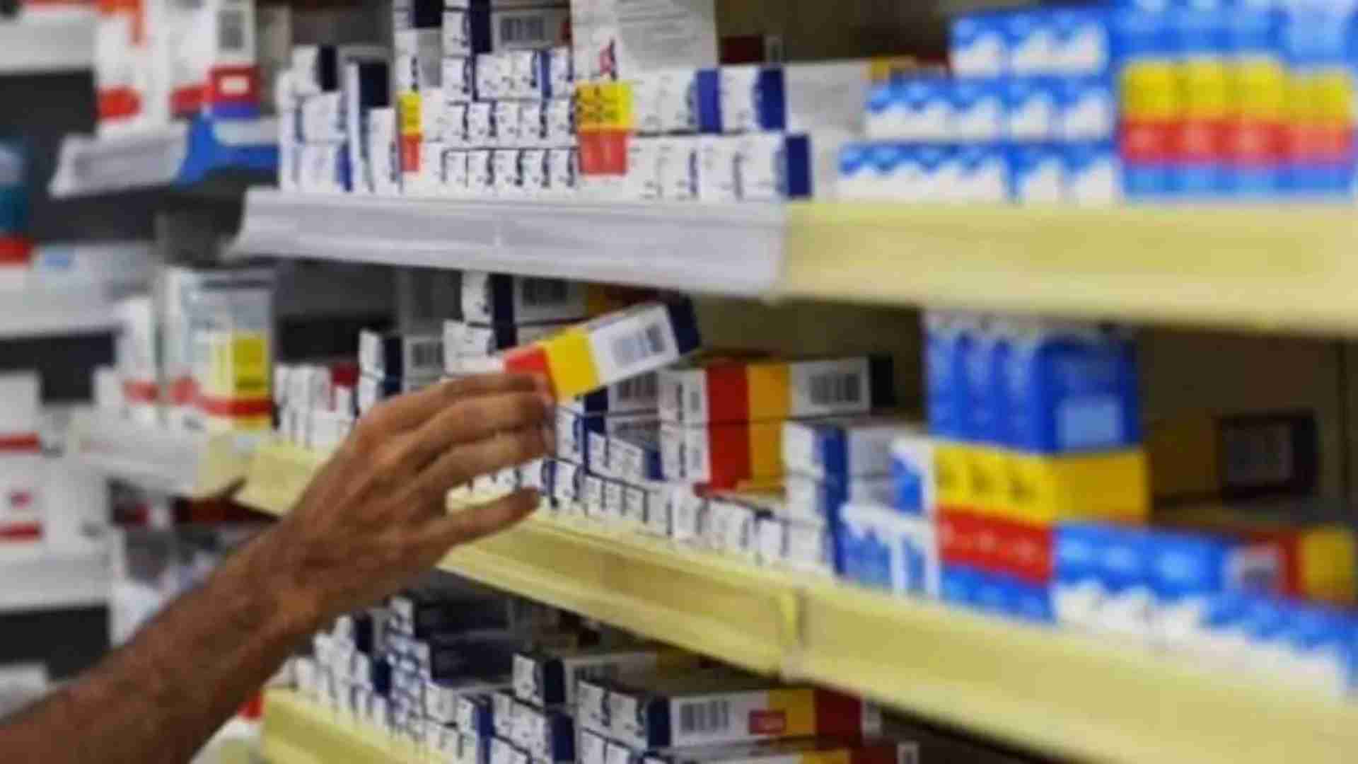 Farmácias apostam em promoção antes de reajuste dos remédios dia 1°