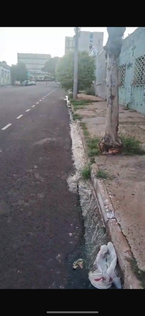 *Esgoto VIP no centro da cidade*