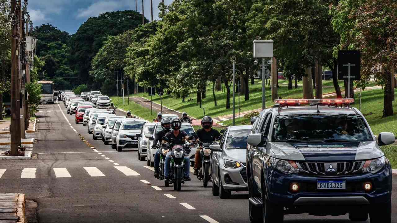 Motoristas com placas final 3 e 9 têm até o fim de setembro para licenciar veículos em MS