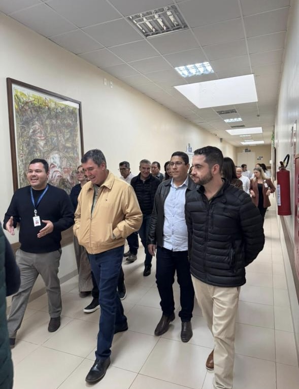 Governador Eduardo Riedel vistoria obras da nova UTI Neonatal do Hospital Cassems de Corumbá