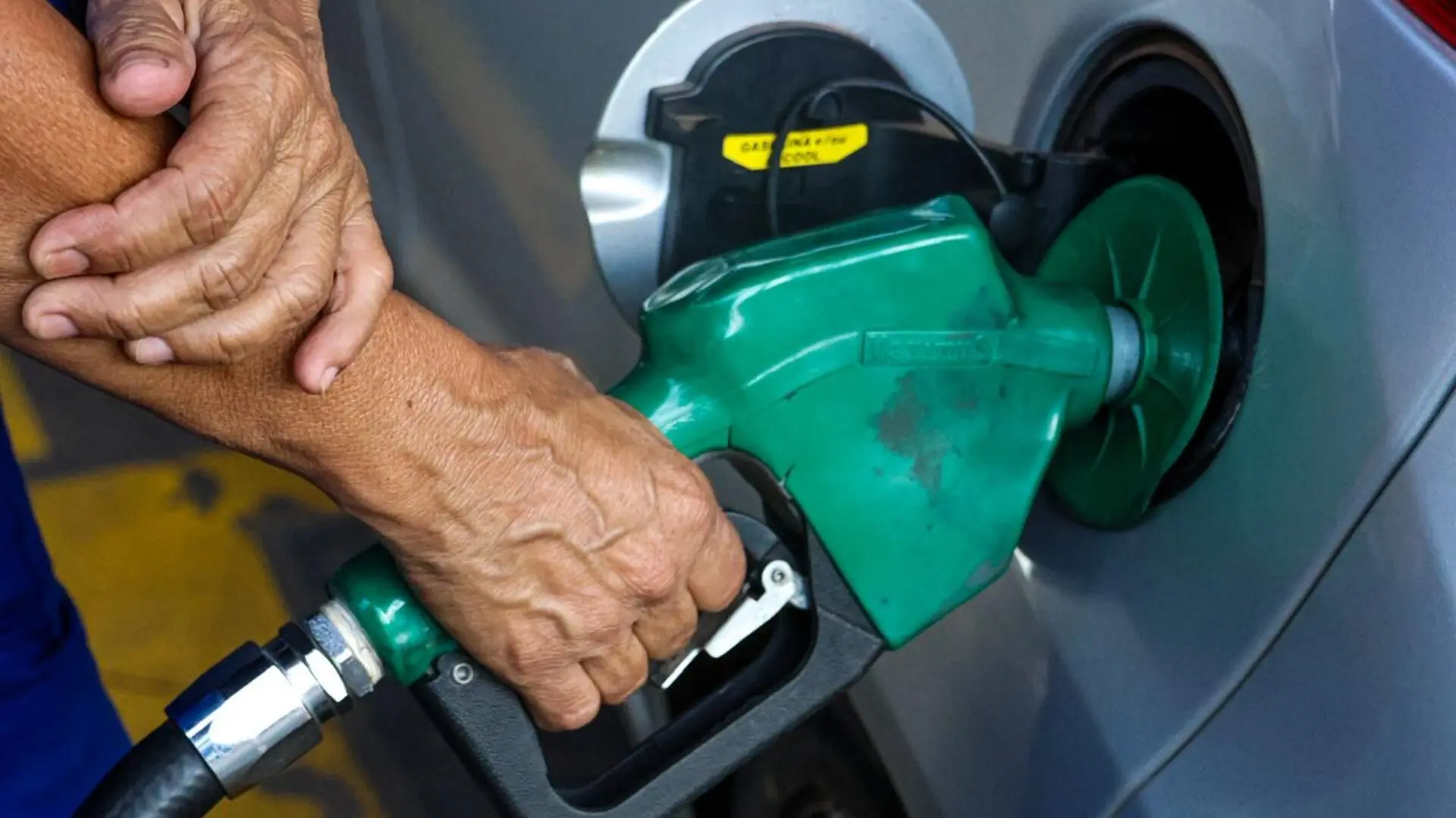 Governo encerra subsídio de R$ 0,35 ao diesel e prevê reduzir ajuda à gasolina