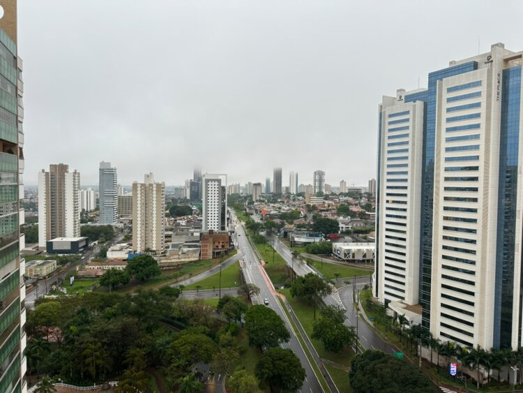 Frente fria mantém chuva e vento forte em MS