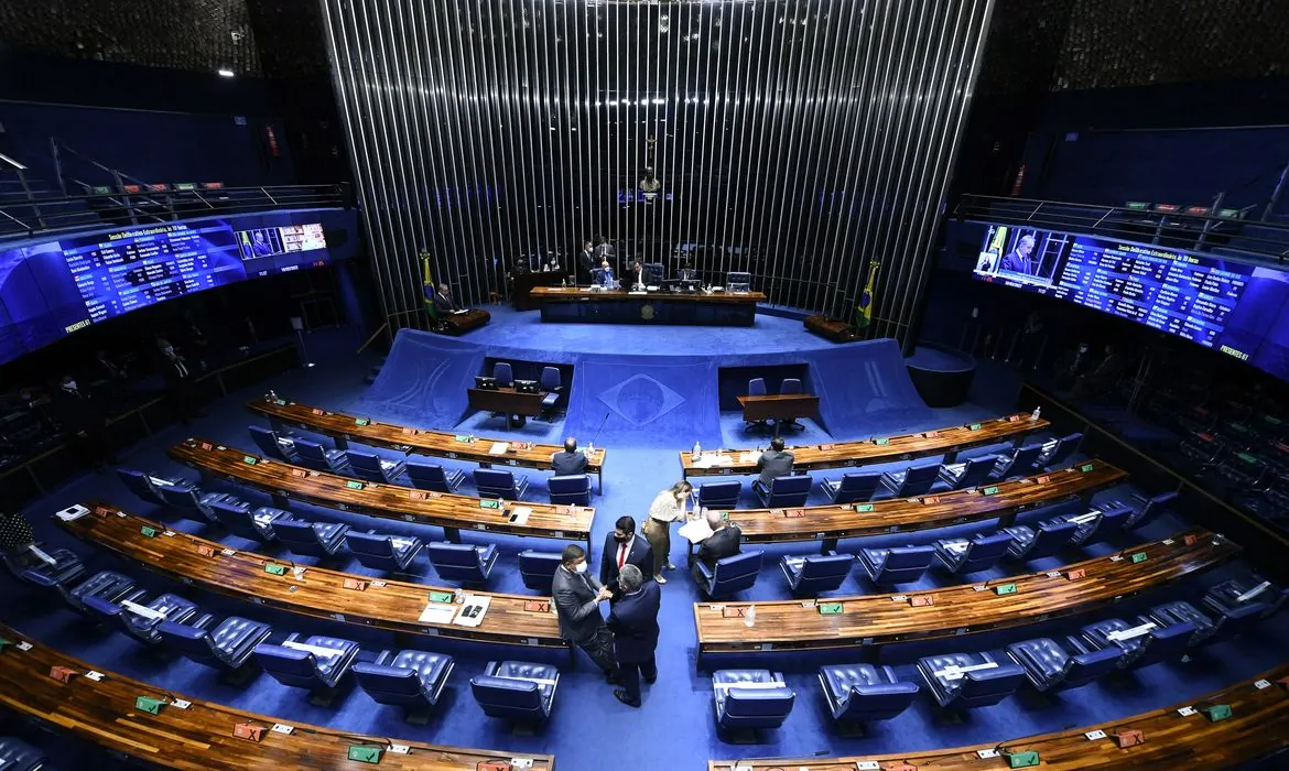 Senado inicia debate sobre fim da escala 6×1 e votação pode ocorrer após as eleições