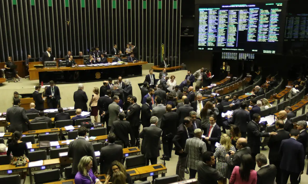 Renovação da Câmara federal chegou a 35%; veja nova composição da Casa